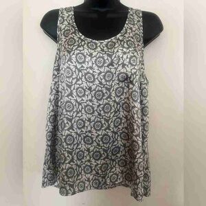 Forever 21 Gray and White Floral Scoop Neck Tank